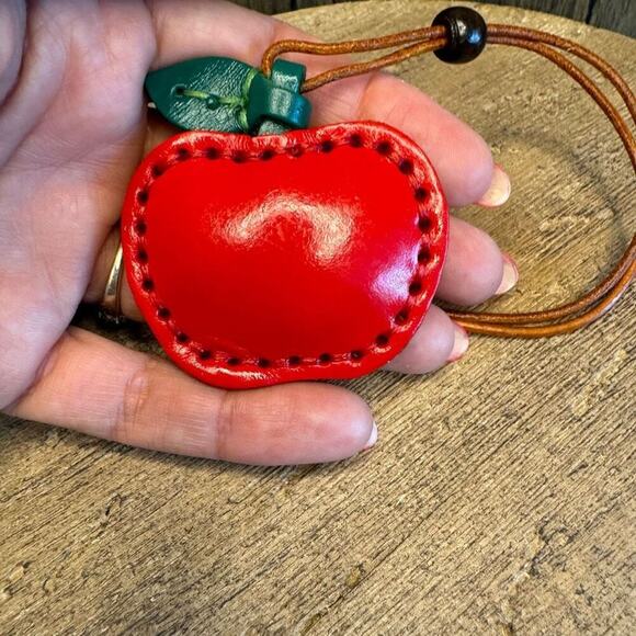 Genuine Leather APPLE Bag Charm Crossbody Purse Bag NEW - Picture 3 of 6